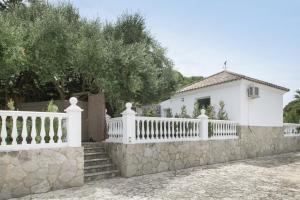 a white house with a fence and stairs at Sueña La Breña in Barbate