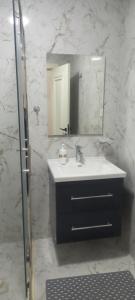 Phòng tắm tại Qusar Apartment +23 ảnh