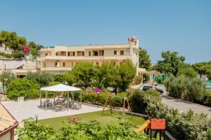 Сад в Hotel Sfinalicchio