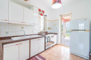 A kitchen or kitchenette at Villa delle Rose