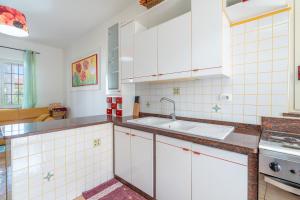 A kitchen or kitchenette at Villa delle Rose