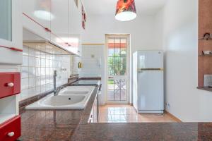 A kitchen or kitchenette at Villa delle Rose