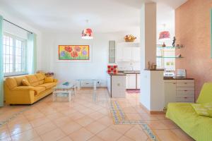 A kitchen or kitchenette at Villa delle Rose