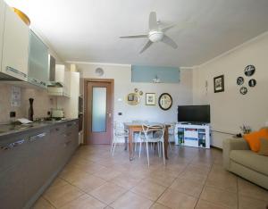 Kuchyňa alebo kuchynka v ubytovaní Alessandra 2 Apartment by Wonderful Italy