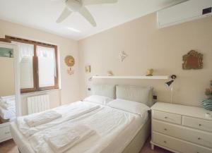 Posteľ alebo postele v izbe v ubytovaní Alessandra 2 Apartment by Wonderful Italy