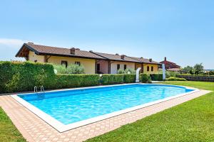 Bazén v ubytovaní Alessandra 2 Apartment by Wonderful Italy alebo v jeho blízkosti