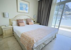 Cama ou camas em um quarto em Holiday Club Playa Amadores