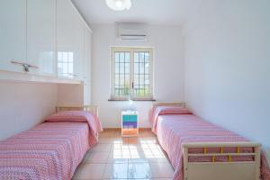 A bed or beds in a room at Villa delle Rose