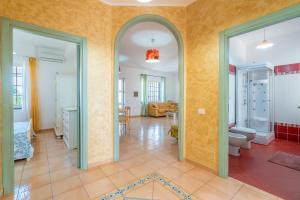 A bathroom at Villa delle Rose