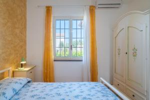 A bed or beds in a room at Villa delle Rose