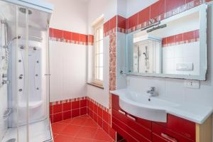 A bathroom at Villa delle Rose