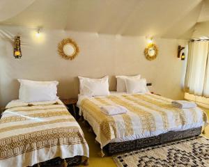 Postel nebo postele na pokoji v ubytování Luxurious Trips Camp