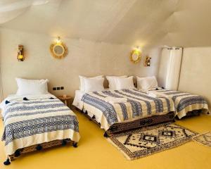 Postel nebo postele na pokoji v ubytování Luxurious Trips Camp