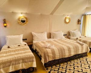 Postel nebo postele na pokoji v ubytování Luxurious Trips Camp