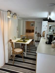 Kuchyň nebo kuchyňský kout v ubytování B&B Hasselgren