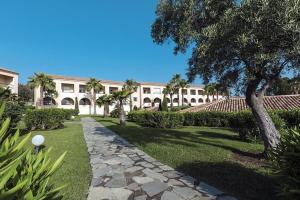 Κήπος έξω από το Cozy 2-room beachfront Résidence Sognu Di Mare Casa Serenita