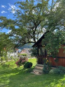 a small gazebo in a yard with a tree at Роздоріжжя in Yaremche
