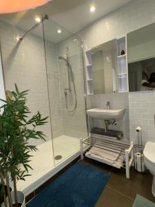 a bathroom with a shower and a sink and a toilet at Luxury Nest in the City Glow in Woolwich +47 photos