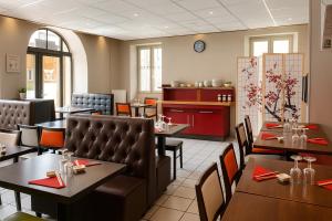 Posezení v ubytování Hôtel de Genève et Restaurant , Faverges-Seythenex