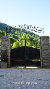 Certificato, attestato, insegna o altro documento esposto da La Forge d'Espy