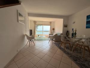 Χώρος καθιστικού στο Bright house sea view, Mediterranean charm les issambres