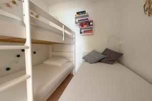 Ένα ή περισσότερα κρεβάτια σε δωμάτιο στο Bright house sea view, Mediterranean charm les issambres