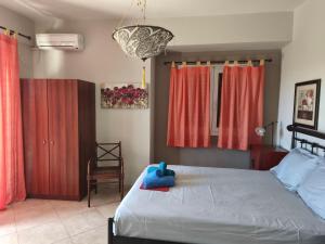 A bed or beds in a room at Villa Pepy Még 27 kép