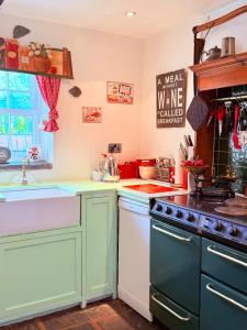 Cucina o angolo cottura di The Buttoned Hearth in Ullswater
