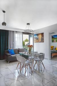 a dining table and chairs in a living room at Żywiec Apartament - Parking&Balcony - by Rentujemy in Żywiec