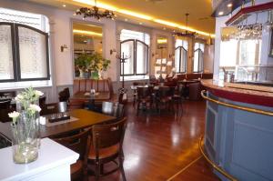 a restaurant with a bar and tables and chairs at Doppelzimmer Humidor, direkt am Alten Strom in Warnemünde +11 photos
