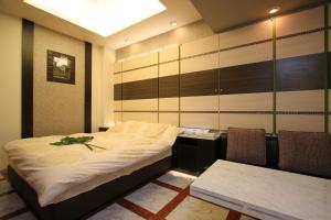 Postel nebo postele na pokoji v ubytování Hotel NEX check in 13時から