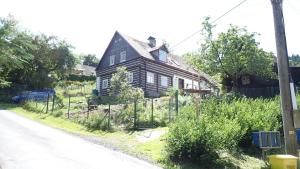Byggingin sem sumarhúsið er í