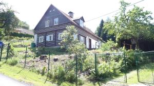 Garður fyrir utan Renovovaná chalupa v Podještědí