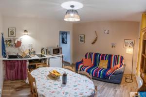 Cuisine ou kitchenette dans l'établissement Apt 1er étage - Gite aux 1000 chemins