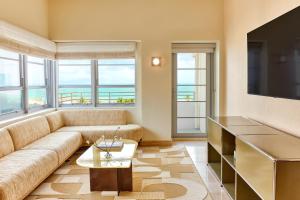 TV a/nebo společenská místnost v ubytování The Shelborne by Proper, a Member of Design Hotels