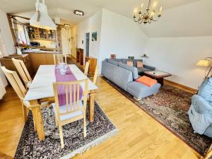 a living room with a table and a couch at Sonnenaufgang, direkt am Alten Strom in Warnemünde