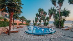 Bazén v ubytování Hotel Sanremo Vlore nebo v jeho okolí