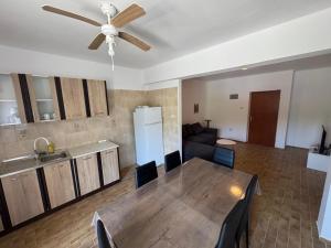 Kuchyň nebo kuchyňský kout v ubytování Apartments Prosika