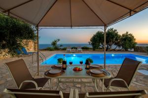 Φωτογραφία από το άλμπουμ του Triton's Nest σε Mesochórion