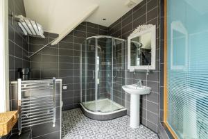 Bilik mandi di The Ox Pub & Rooms