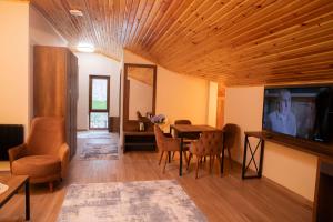 a living room with a table and a television at Alnada Resort in Düzköy