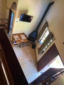 Uma TV ou centro de entretenimento em Pousada Paris Hostelli