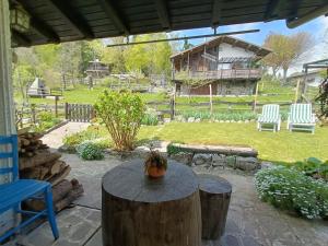 a patio with a table and chairs and a house at Baita Piero e Afra in Treviso Bresciano