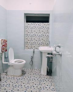 Phòng tắm tại Anand Nivas Homestay