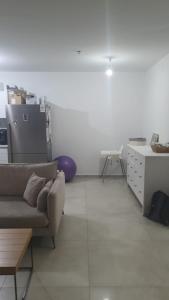 Kuchyň nebo kuchyňský kout v ubytování רחוב ארלוזורוב כפר סבא