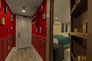 Ảnh trong thư viện ảnh của The Speakeasy Suite A Petworth Hidden Gem ở Washington