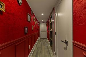 Ảnh trong thư viện ảnh của The Speakeasy Suite A Petworth Hidden Gem ở Washington