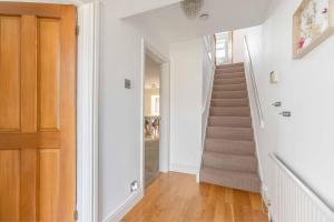 Gallery image of Spacious 4-Bedroom Home - Parking - Garden in White Waltham