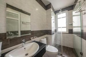 a bathroom with a sink and a toilet and a shower at Bích Phương HOTEL in Da Lat
