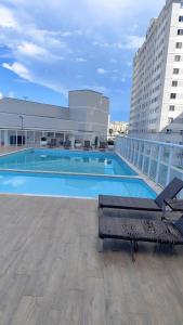 a large swimming pool on top of a building at Apto Lindo, Shopping Jardim Norte, 2 Batalhão PM in Juiz de Fora